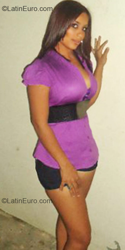 Date this georgeous Dominican Republic girl Carolina from Santiago DO10787