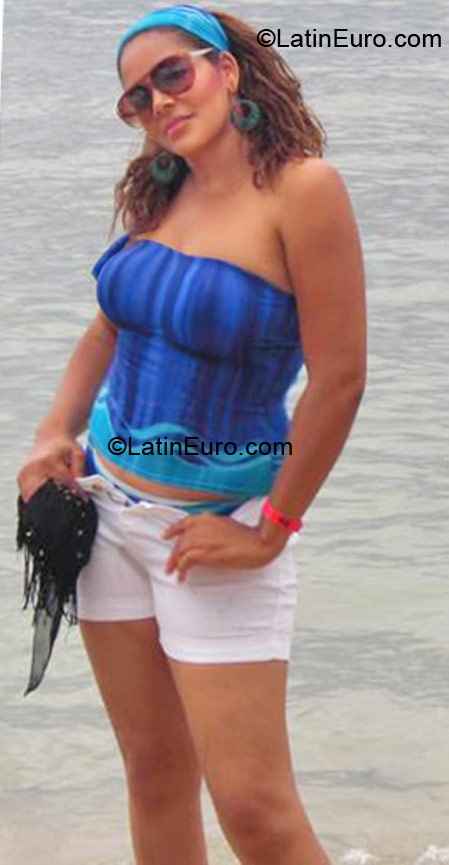 Date this attractive Dominican Republic girl Ingrid from Santo Domingo DO10802