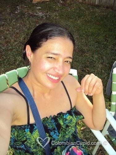 Date this lovely Colombia girl Anyelis from Miami CO9983
