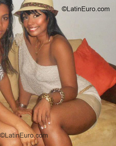 Date this gorgeous Colombia girl Dilma from Cartagena CO10006