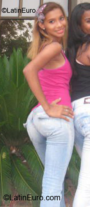Date this voluptuous Dominican Republic girl Gessy from Santo Domingo DO10867