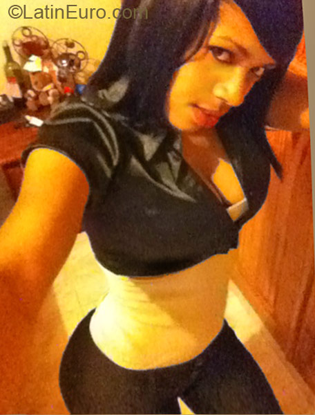Date this athletic Dominican Republic girl MAria from Santiago DO10874