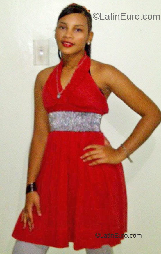 Date this beautiful Dominican Republic girl Joli from Santo Domingo DO10887