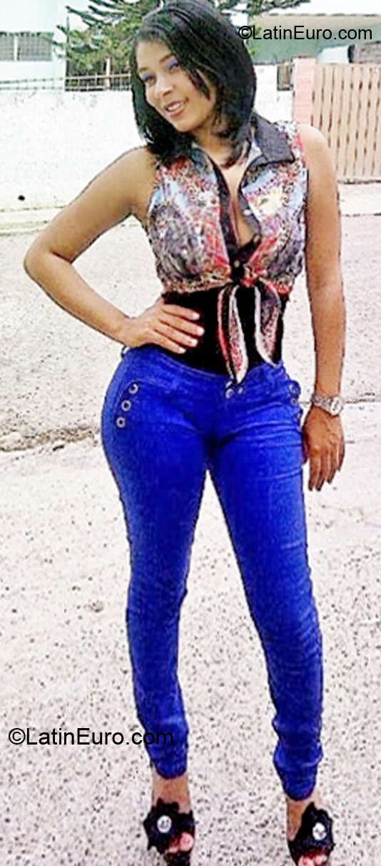 Date this cute Dominican Republic girl Yelieny from Santo Domingo DO11574