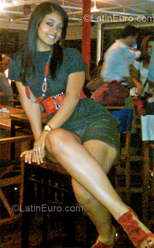 Date this foxy Dominican Republic girl Leonela from Santo Domingo DO10902