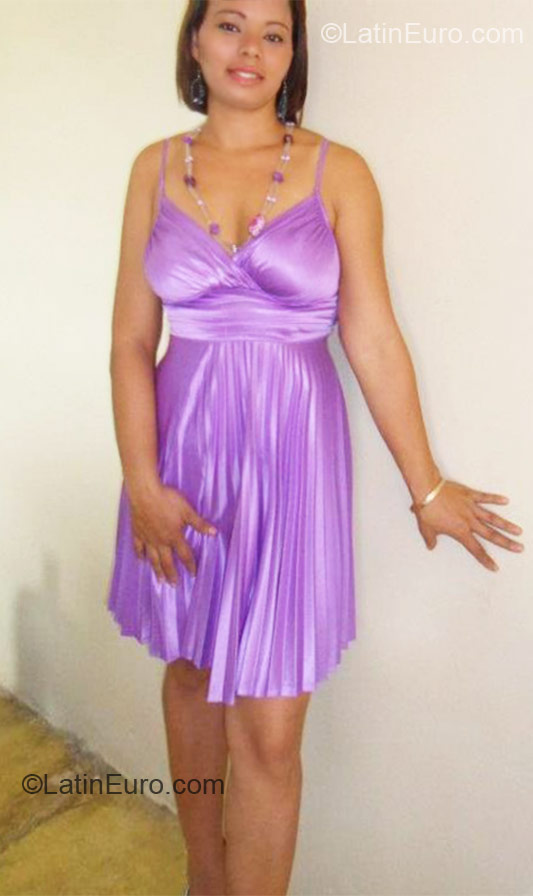 Date this good-looking Dominican Republic girl Caridad from Santo Domingo DO10907