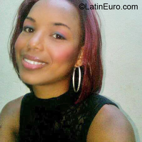 Date this gorgeous Dominican Republic girl Evelin from Santiago DO10925