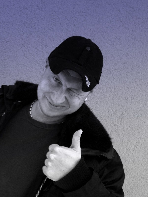 Date this nice looking Germany man Robert from Darmstadt DE295