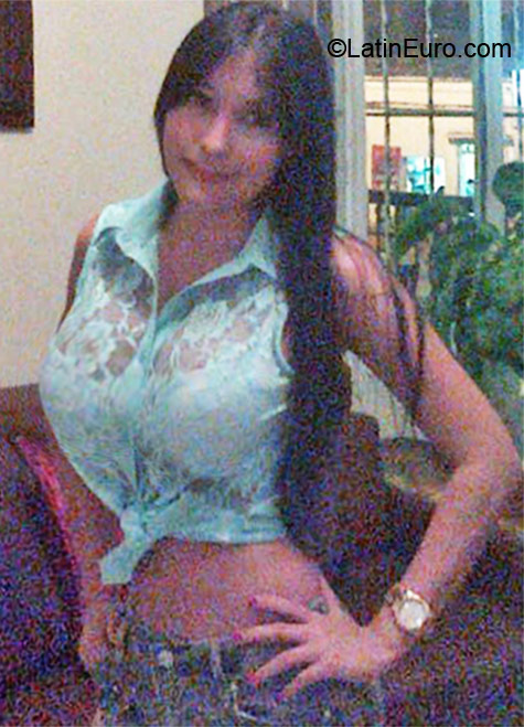 Date this voluptuous Colombia girl Kari from Cali CO10102