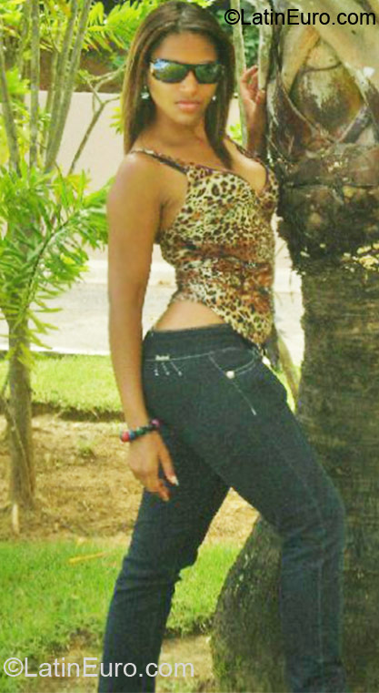 Date this attractive Dominican Republic girl Fiordi from Santo Domingo DO10970