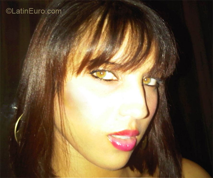 Date this beautiful Dominican Republic girl Nathalia from Santo Domingo CO10122