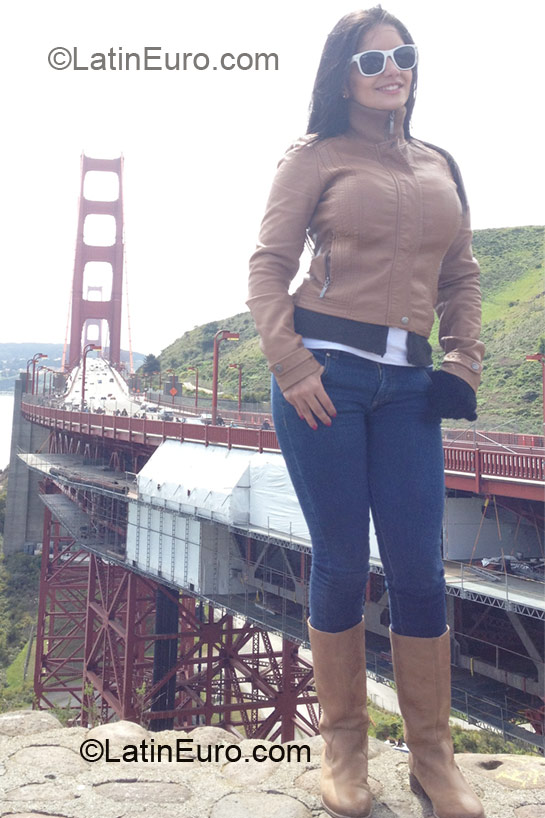 Date this pretty Colombia girl Bibiana from Bogota CO10134