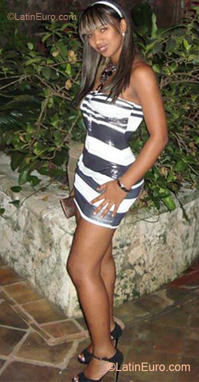 Date this georgeous Dominican Republic girl Yeimi from Haina DO11106