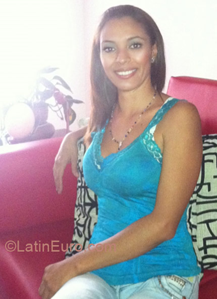 Date this georgeous Colombia girl DIANITA2023 from Cali CO10209