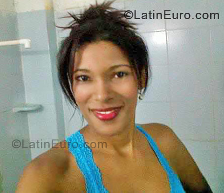 Date this charming Colombia girl Carolin from Riohacha CO10225