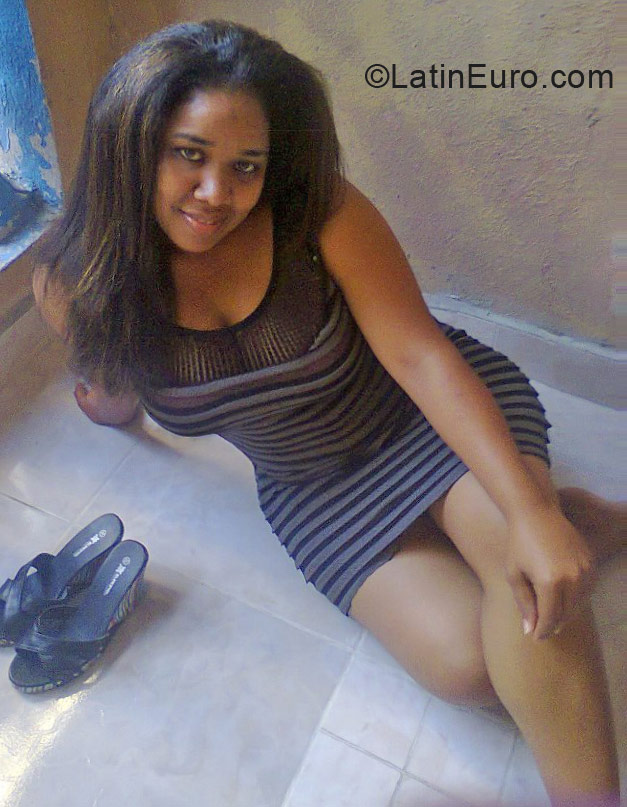 Date this attractive Dominican Republic girl Tania from Santo Domingo DO11091