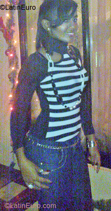 Date this happy Dominican Republic girl Nairobi from Santo Domingo DO11092