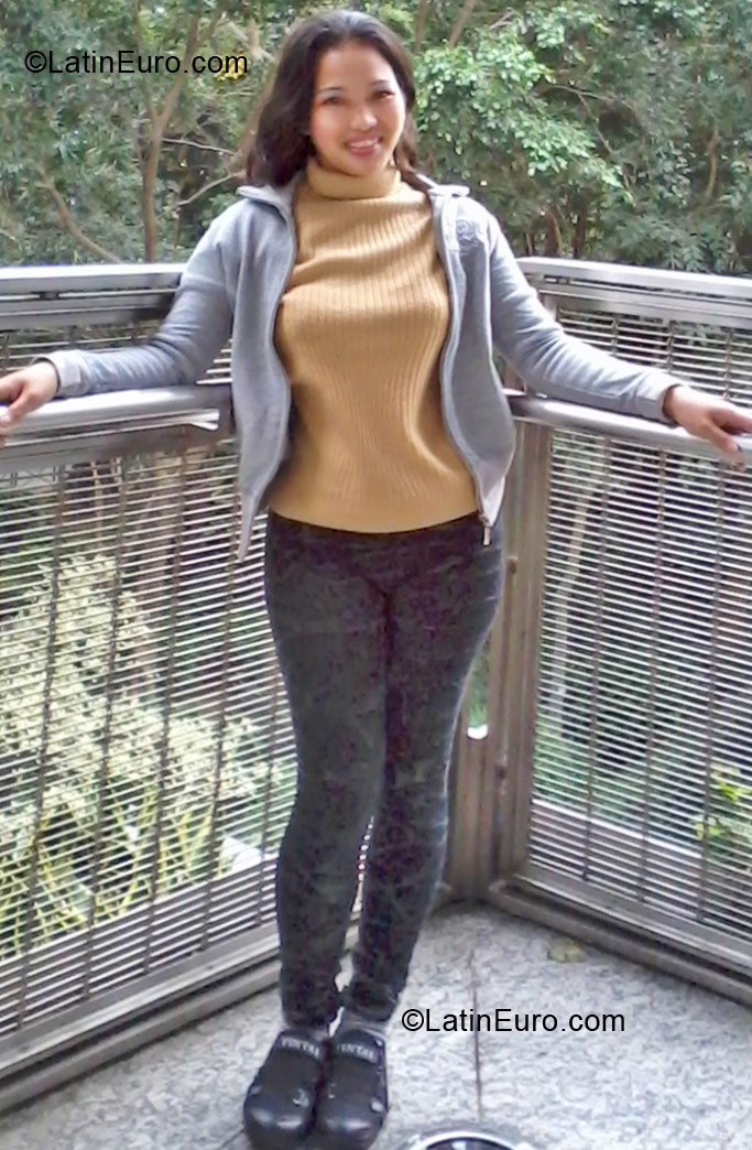 Date this cute Hong Kong girl Desie from Hong Kong HK3