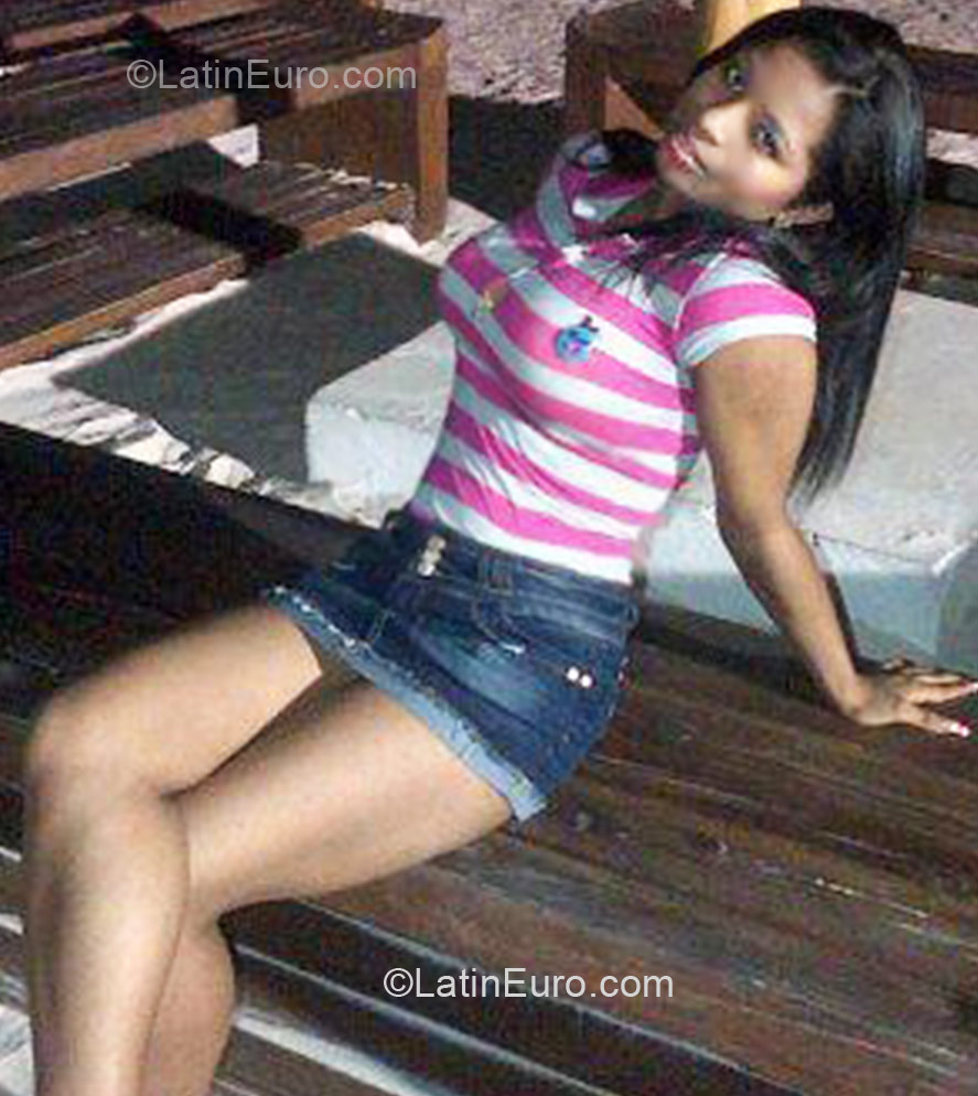 Date this exotic Dominican Republic girl Pamela from Santo Domingo DO11159