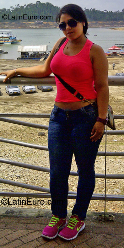 Date this fun Colombia girl Lizeth from Cali CO10351