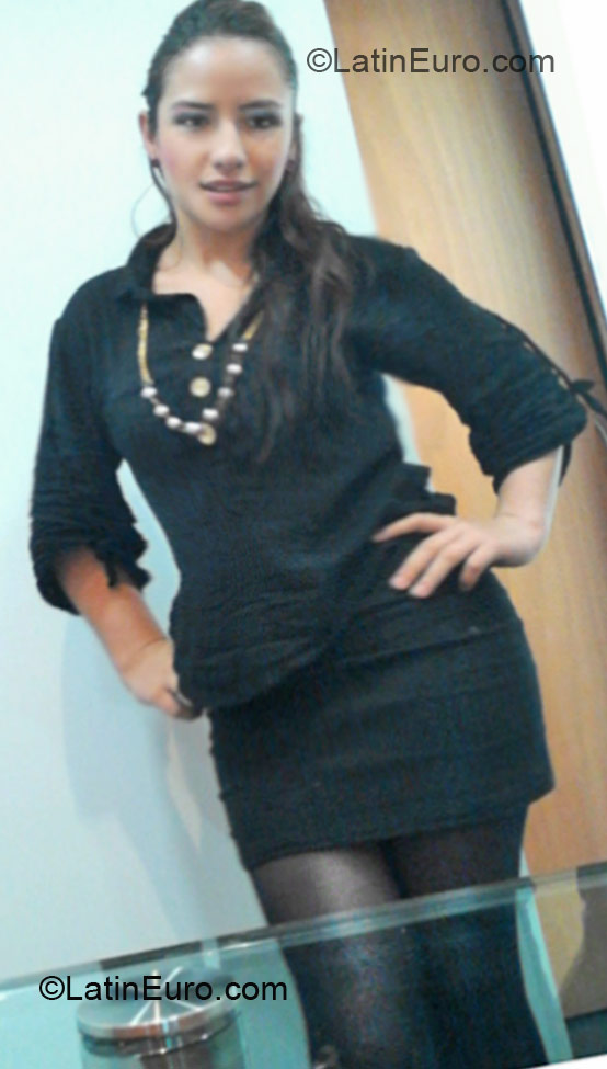 Date this stunning Colombia girl Karen from Bogota CO10364