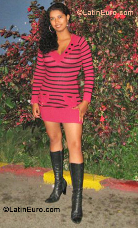 Date this stunning Colombia girl Paola from Palmira CO10373