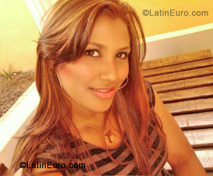 Date this stunning Dominican Republic girl LUISA from Santo Domingo DO11231