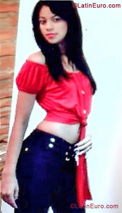 Date this sensual Colombia girl Steffany from Cali CO10407