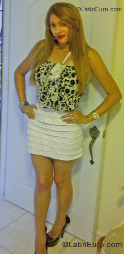 Date this athletic Dominican Republic girl Fior from Santo Domingo DO11259