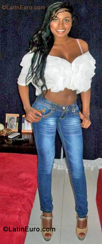 Date this athletic Colombia girl Diana from Bogota CO10447