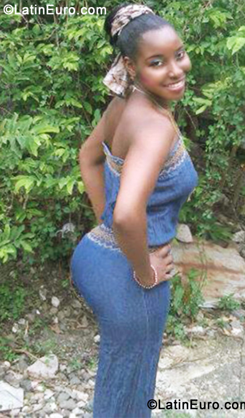 Date this nice looking Jamaica girl Samantha from Nine Mile JM544
