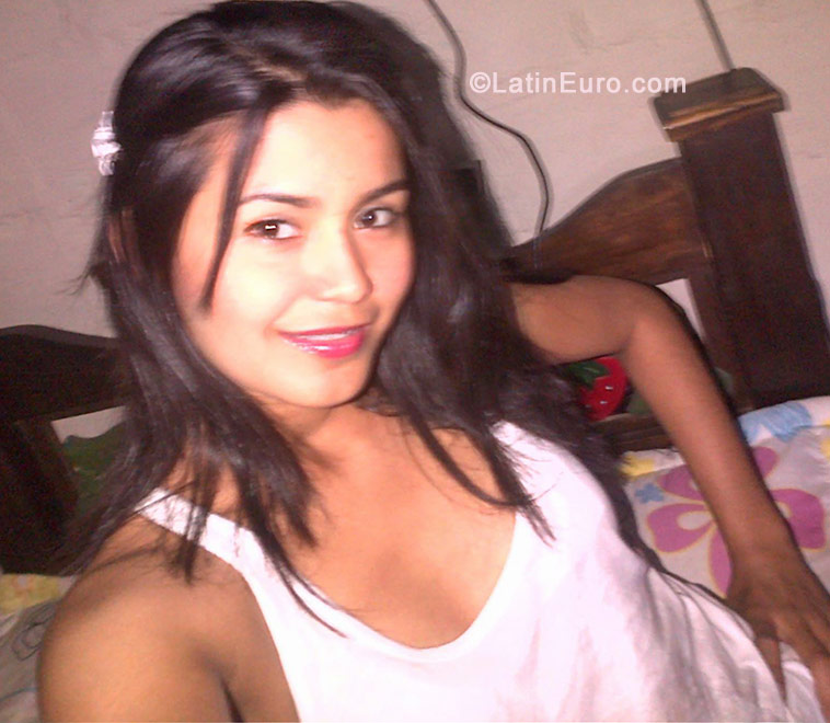 Date this charming Colombia girl Leidy paola from Medellin CO10463
