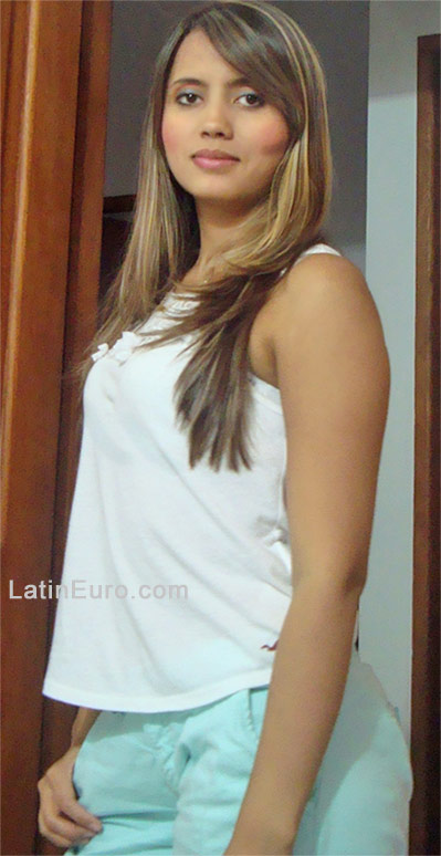 Date this good-looking Colombia girl Cristina from Medellin CO10497