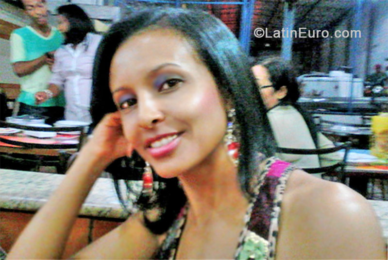 Date this athletic Brazil girl Darke Cristina from Goiania BR6730