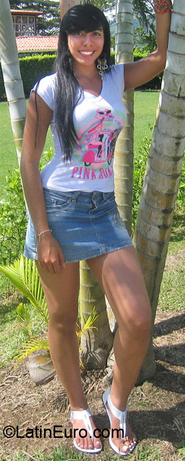 Date this beautiful Colombia girl Cristina from Cali CO10623