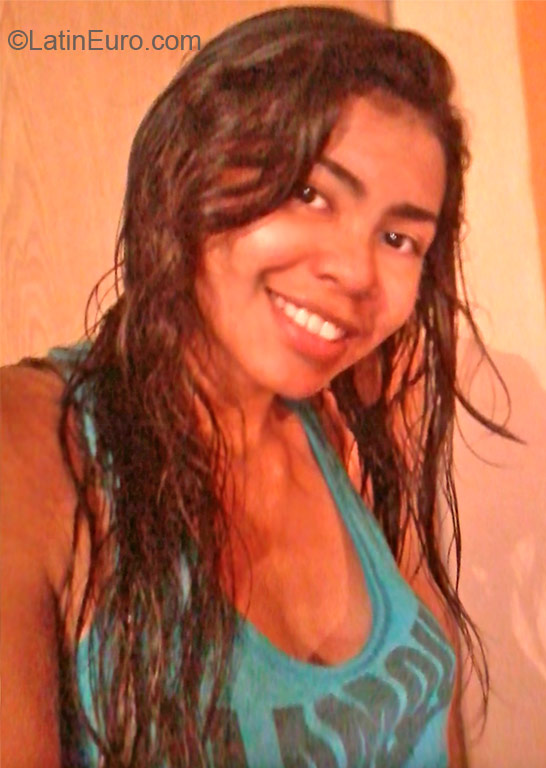 Date this athletic Colombia girl Samantha from Barranquilla CO10660