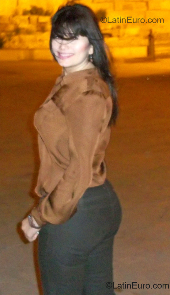 Date this gorgeous Colombia girl Patricia from Cartagena CO10723