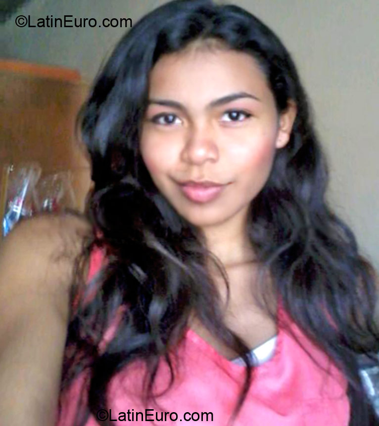 Date this charming Colombia girl Samy from Barranquilla CO10675
