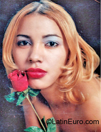 Date this athletic Dominican Republic girl Carolina from Santiago De Los Caballeros. DO11499