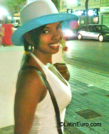 Date this delightful Colombia girl Andreina from Cartagena CO10683