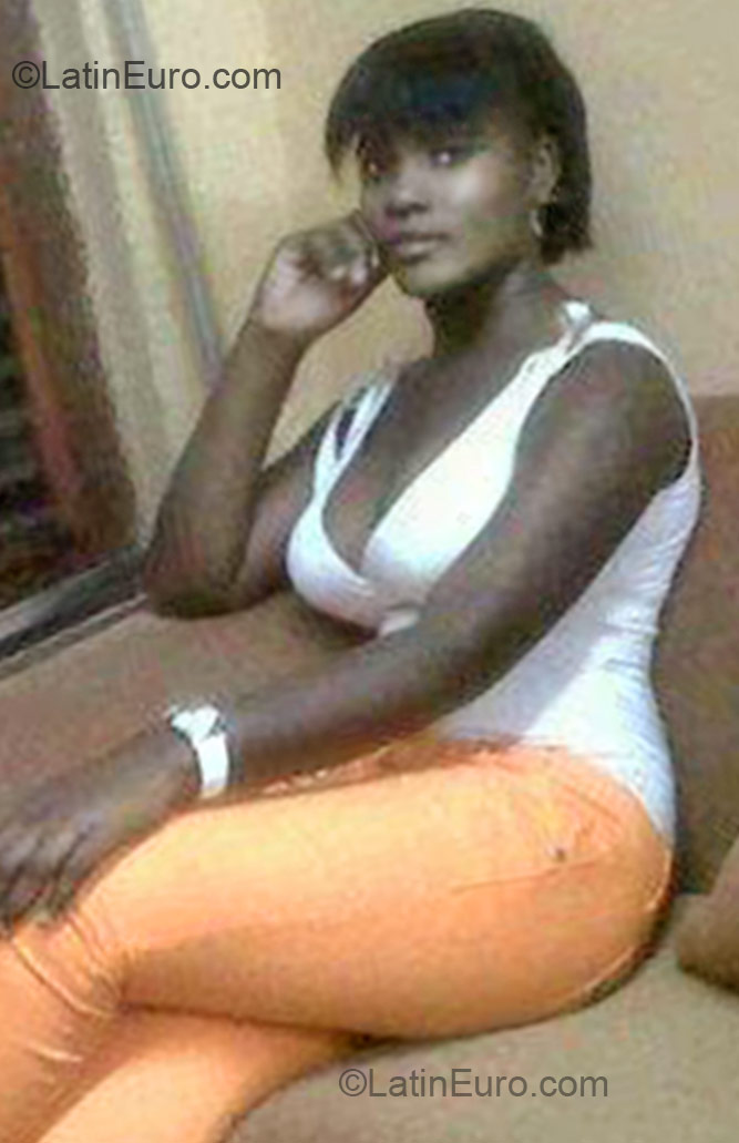 Date this sensual Dominican Republic girl Marleny from Santo Domingo DO11510