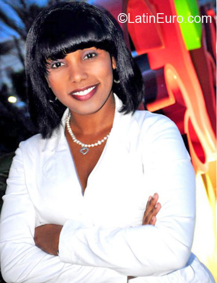 Date this hard body Dominican Republic girl Leticia from Santo Domingo DO11540
