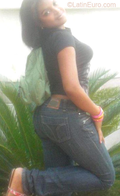 Date this voluptuous Dominican Republic girl Yamile from Santo Domingo DO11543