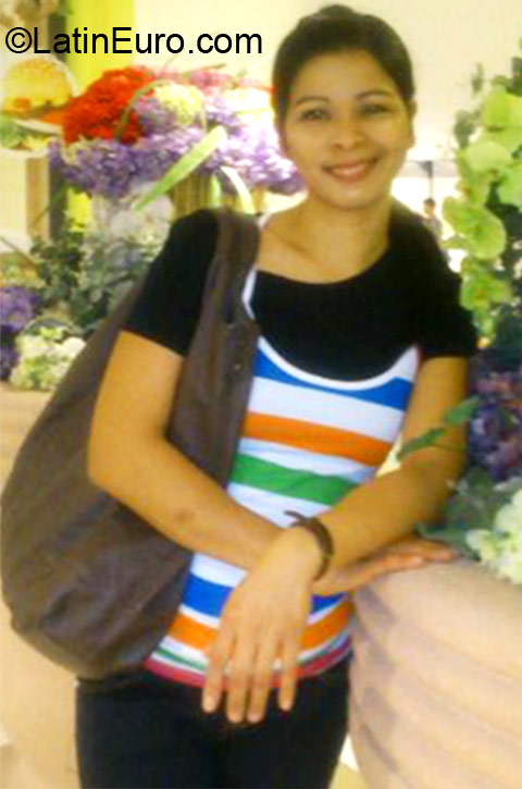 Date this fun Hong Kong girl Maribel from Kowloon HK4