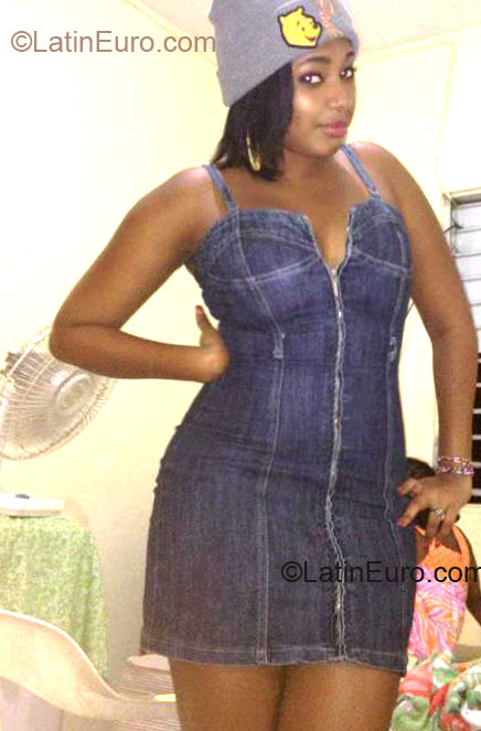 Date this sultry Dominican Republic girl Diresi from La Romana DO11646