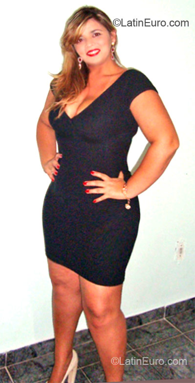 Date this hard body Brazil girl Mayra from Brasilia BR9984