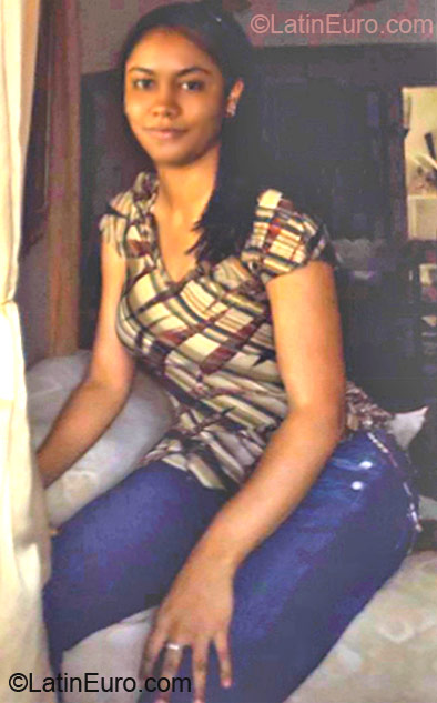 Date this funny Dominican Republic girl Niurk from Moca DO11699