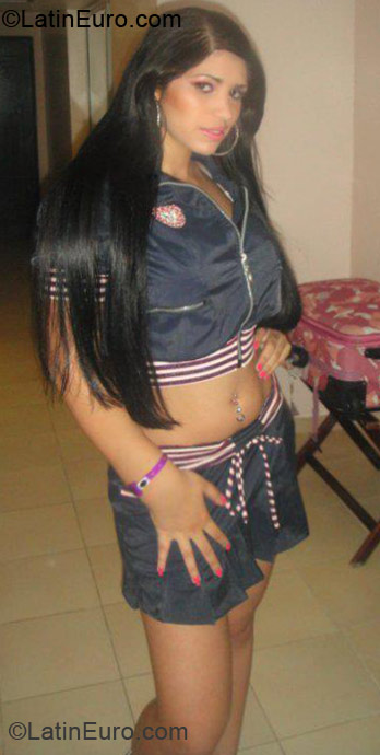 Date this voluptuous Dominican Republic girl Yumamasiel from Santiago DO11783