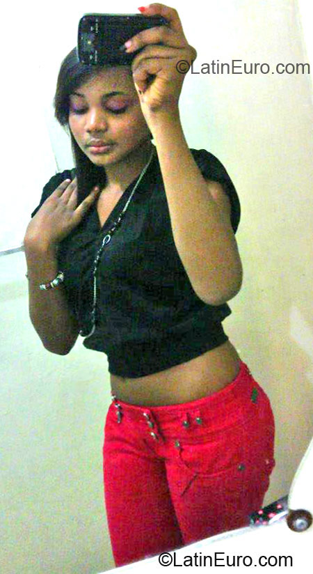 Date this gorgeous Dominican Republic girl Maria from Santo Domingo DO11810