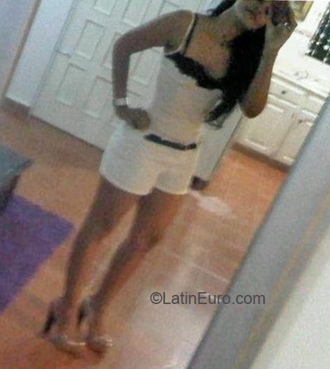 Date this delightful Dominican Republic girl Cesarina from Santo Domingo DO19025